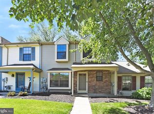 13 Chippin Ct, Robbinsville, NJ 08691