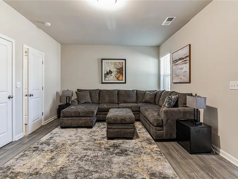 3123 Meadowstone Ln SW — Photo 17