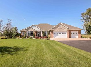 W3009 Sand Crane Dr, Belleville, WI 53508