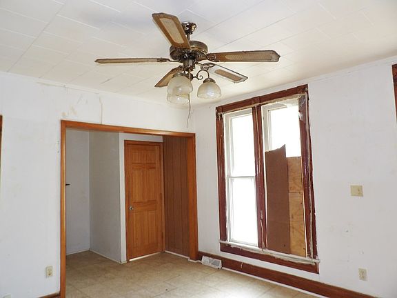 5th image of 303 E Cottonwood St