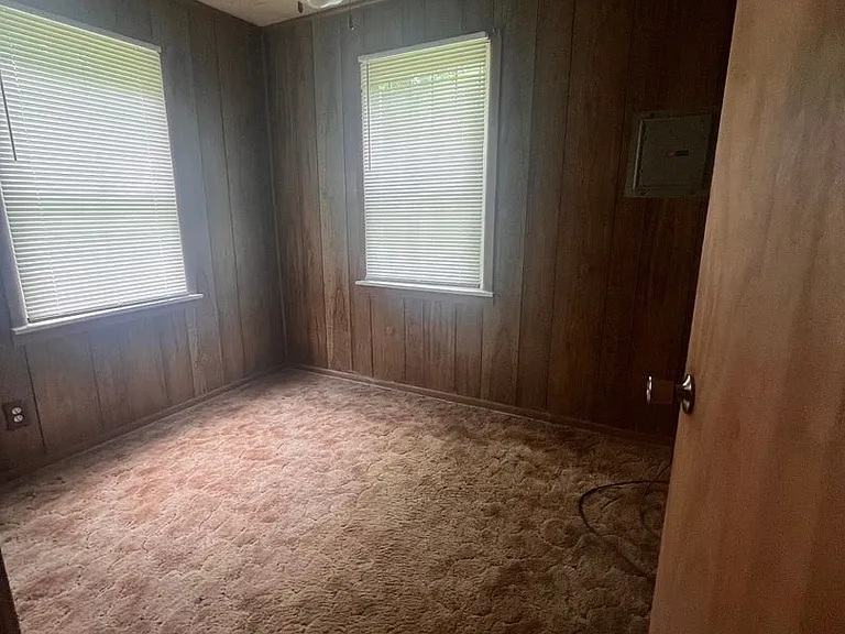 1179 Longcrest Rd — Photo 3