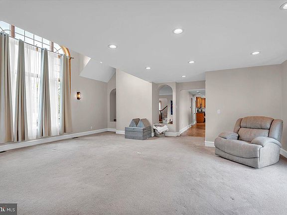 4th image of 405 Lincoln Ave