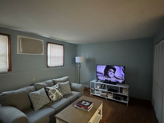 3rd image of 297 Ashland Ave APT 19