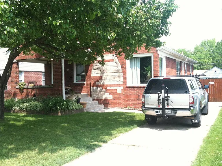 1109 N Downey Ave — Photo 2