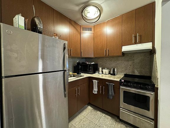 4th image of 284 Mott St APT 1E