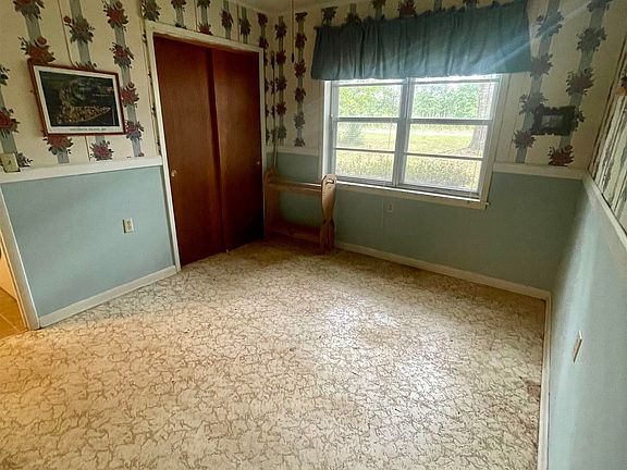 4th image of 420 Nixon Rd