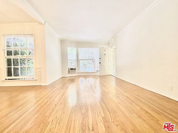 5th image of 2254 N Beachwood Dr #1B