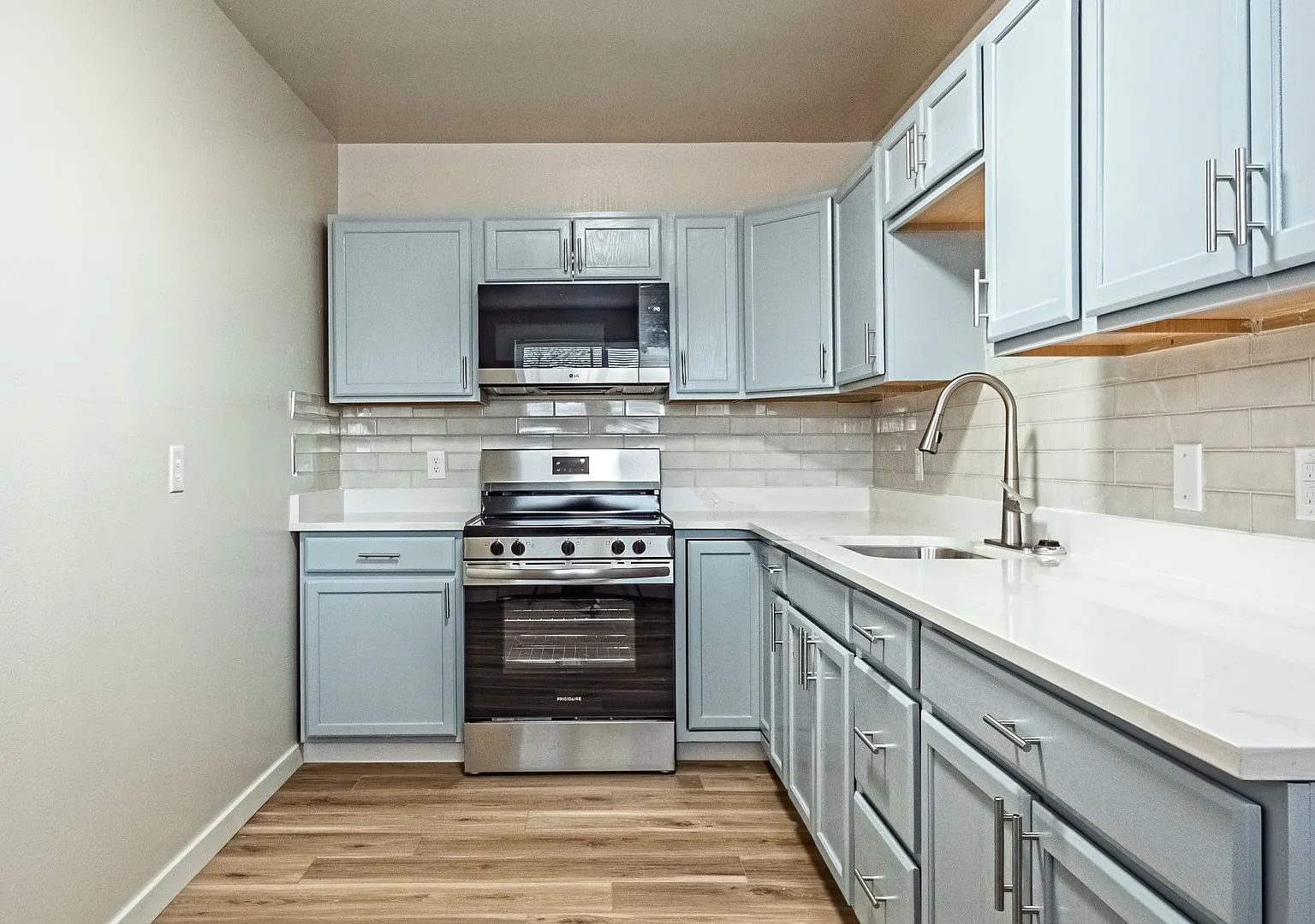 Cozy 1-Bedroom Apartment Available! | Utilities Included | Move-In Special: Get Half Off Your Fir... — Photo 4