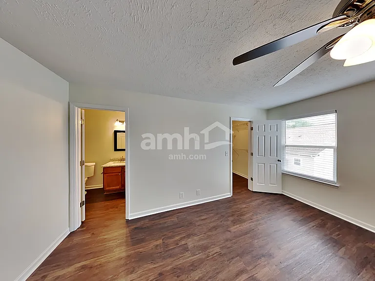 305 Schoolhouse Ct — Photo 9
