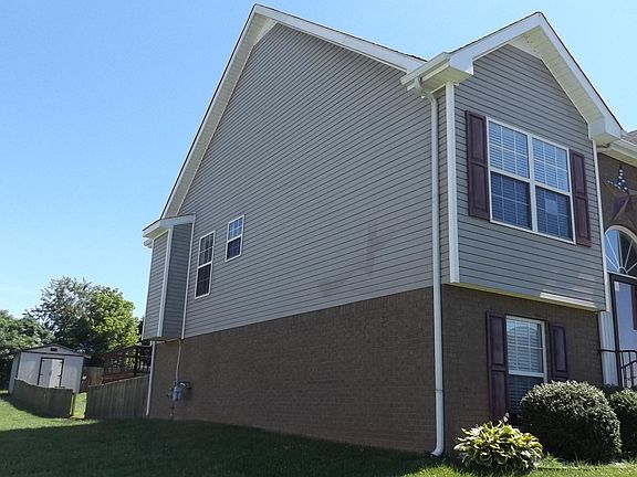 3rd image of 1712 Flagstone Dr