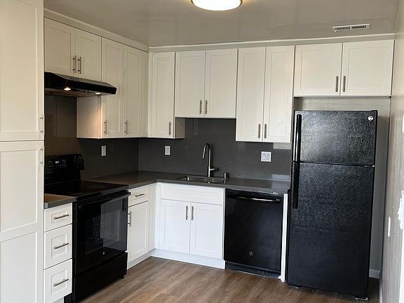 3rd image of 755 19th Ave APT 2