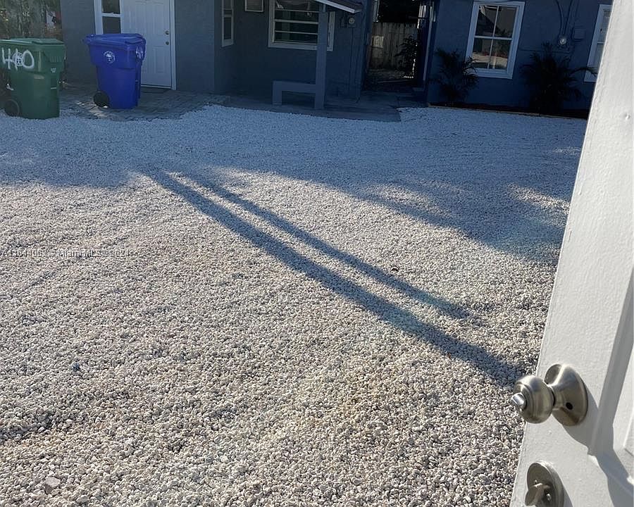 1st image of 412 NW 23rd Ct