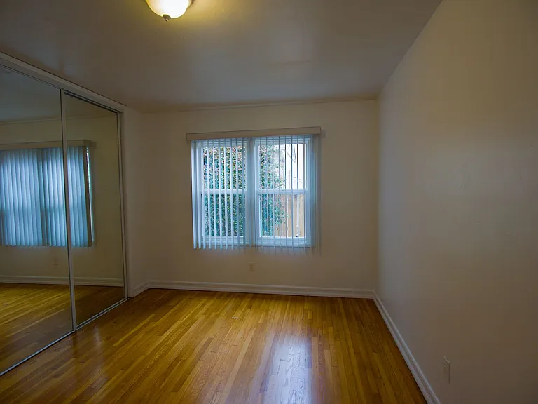 170-170 1/2 Garret Avenue — Photo 17
