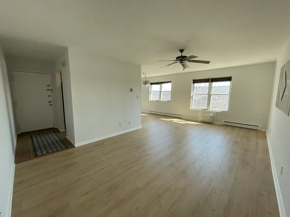 100 Pierson Miller Dr, Pompton Lakes, NJ