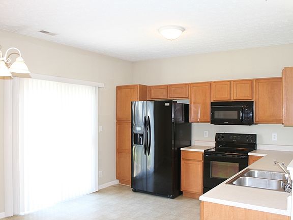 3rd image of 2912 Remington Dr