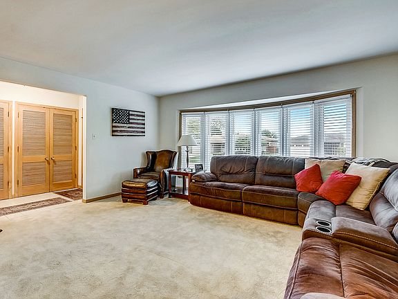 4th image of 11106 Nelson St