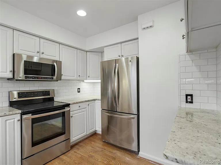 2090 Bradford Rd — Photo 8