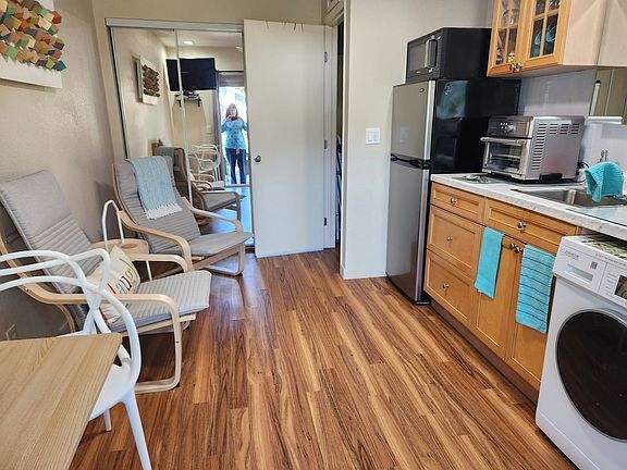 5th image of 928 Bradford Way #1
