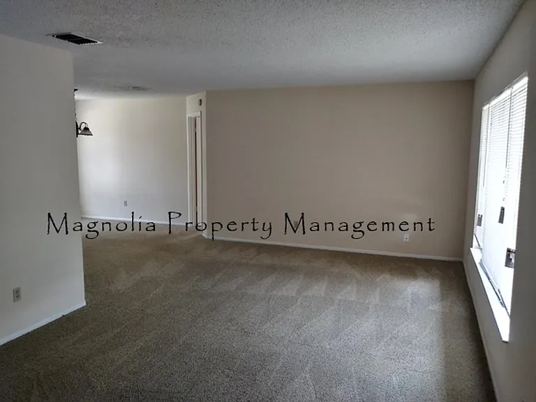 7729 Indian Ridge Trl N — Photo 2
