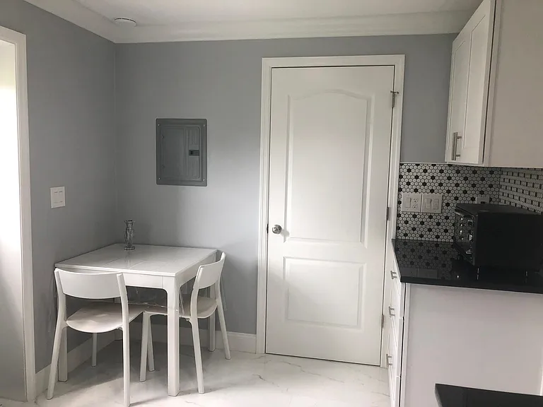 English Lake Dr — Photo 8