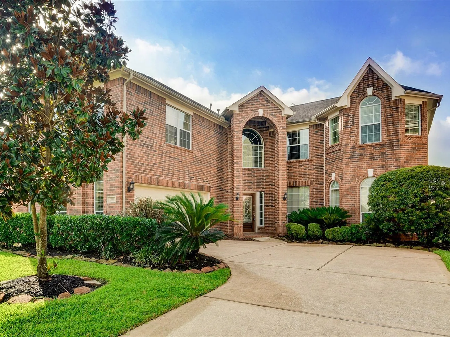 4 bed, 3.5 bath, 3937 sqft, $2,900 — Photo 3
