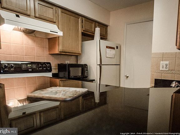 2nd image of 6910 Victoria Dr Unit L