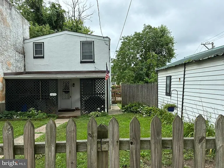 4876 Ogle St — Photo 1