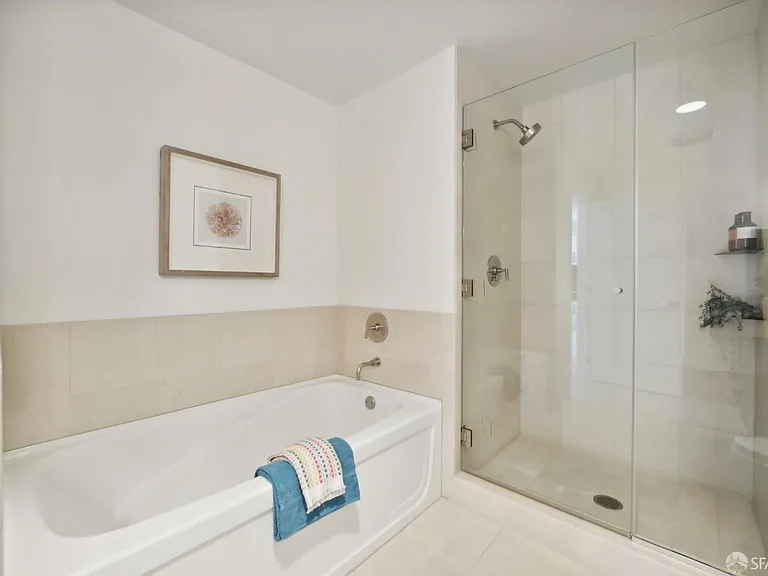 301 Main St #27F — Photo 10