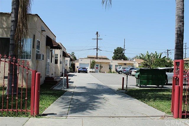 2nd image of 3135 Indiana Ave