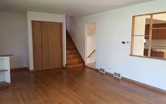 4th image of 244 Leonard Ave