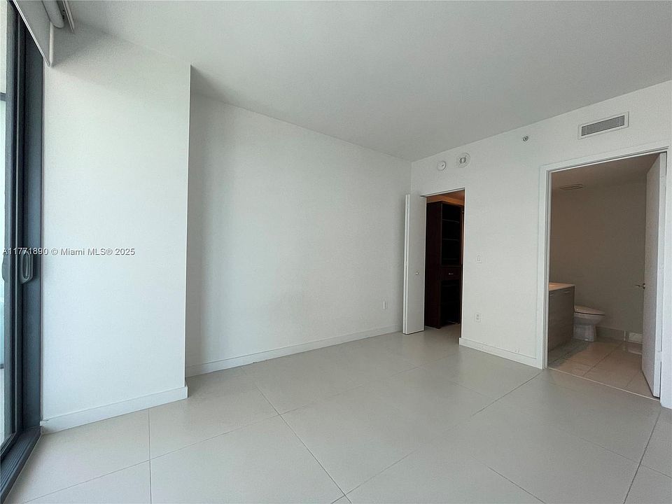 Building Photo 5