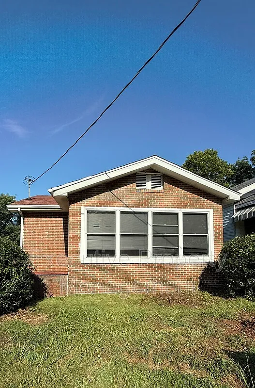 3 bed, 2.0 bath, 1730 sqft, $1,200 — Photo 1