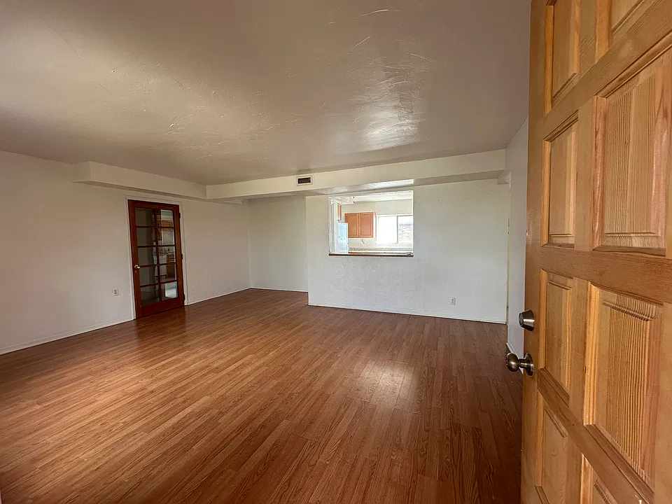 7608 Euclid Ave NE