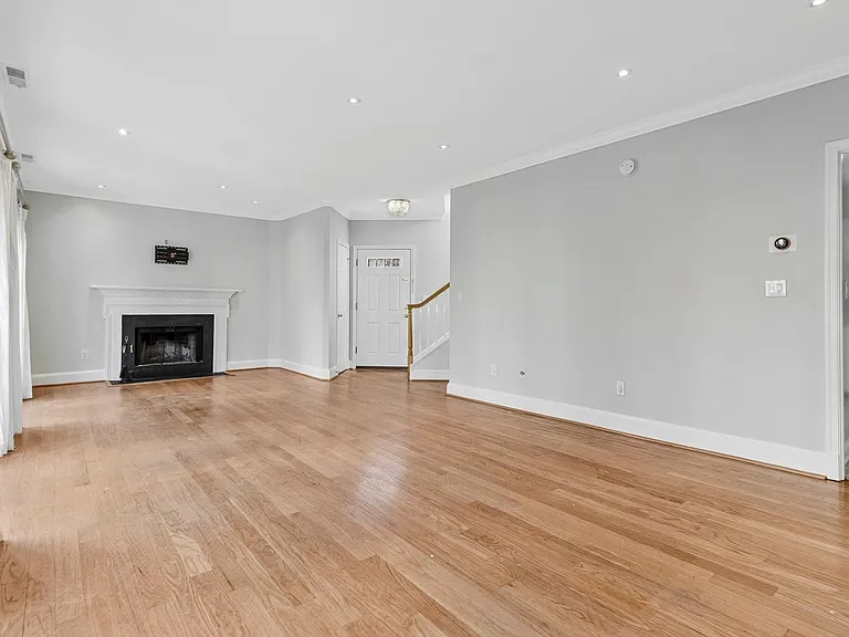 4305 Massachusetts Ave NW — Photo 7