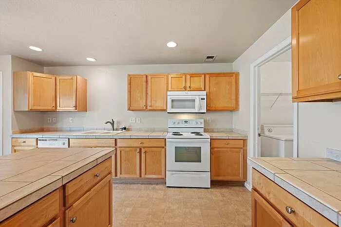 5374 S Quatar Cir — Photo 13