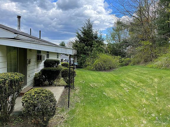 3rd image of 205 Skye Island Dr