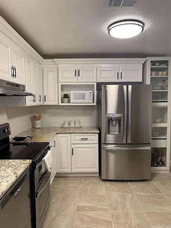 3 bed, 2.5 bath, 1576 sqft, $3,695 — Photo 1