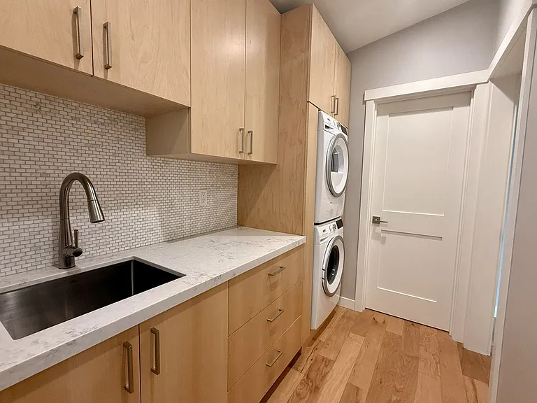 1665 Laurel Ave — Photo 6