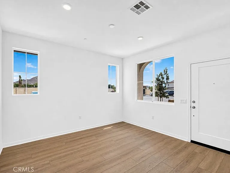 26901 Millerton St — Photo 7