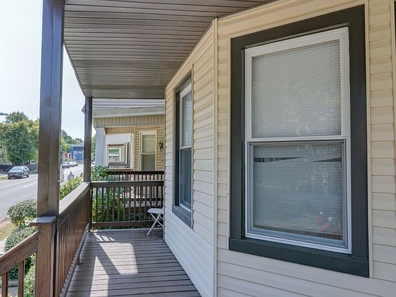 4th image of 211 No Clinton St