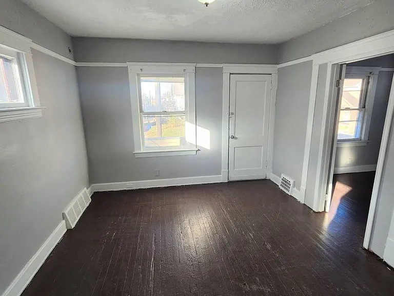 11702 Honeydale Ave — Photo 29