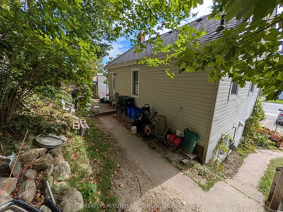 2nd image of 200 Blake St