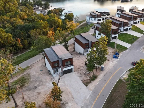 76 Daisy Rd, Lake Ozark, MO 65049