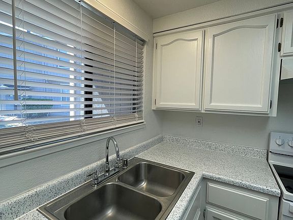 3rd image of 720 Sunrise Ave #9