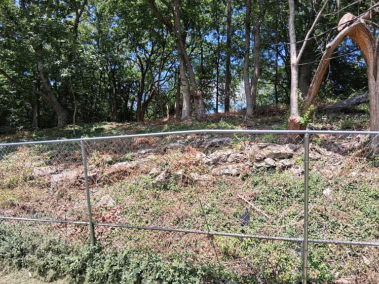 1600 Holt Ln — Photo 9