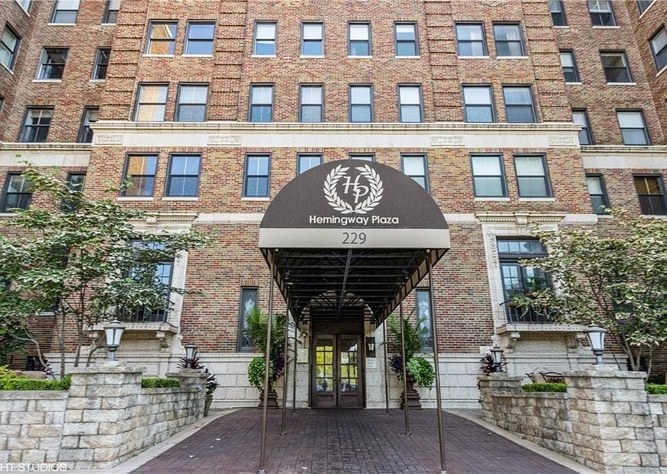 1st image of 229 Ward Pkwy APT 101B