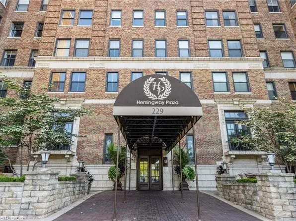 229 Ward Pkwy APT 101B, Kansas City, MO 64112