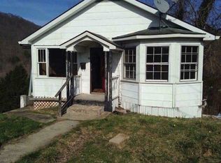 132 Summit Ave, Madison, WV 25130