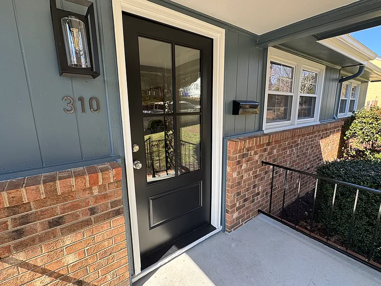 310 Crest Dr — Photo 3