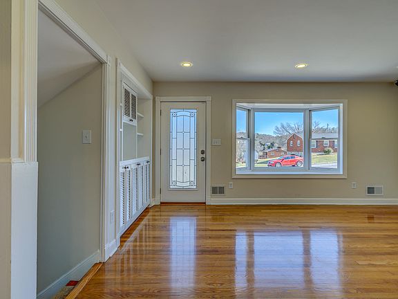 3rd image of 4206 Sharolyn Dr